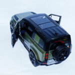 Burago 2022 Land Rover Defender 1:24